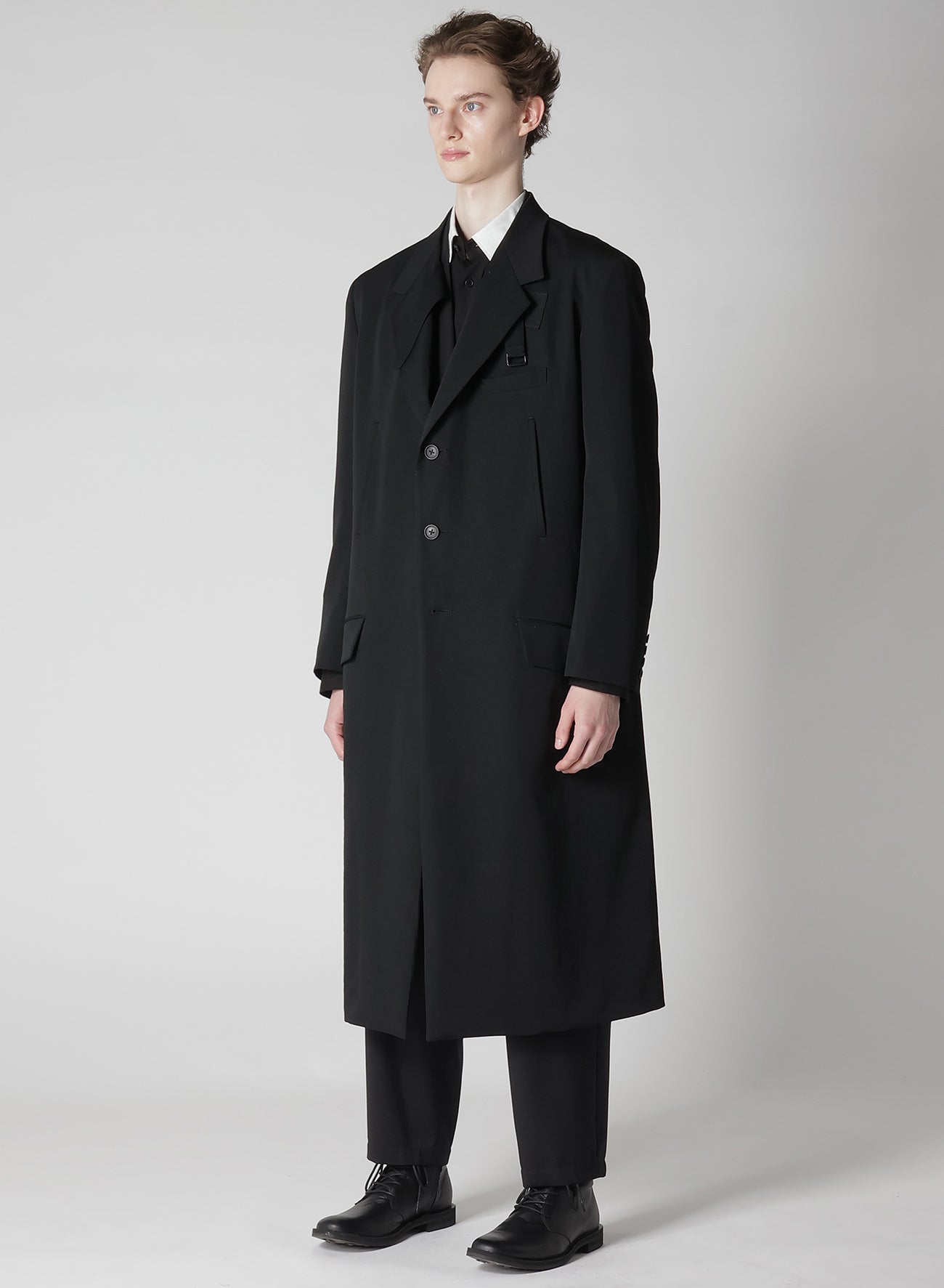 GABARDINE LAPEL BUCKLE TAB JACKET