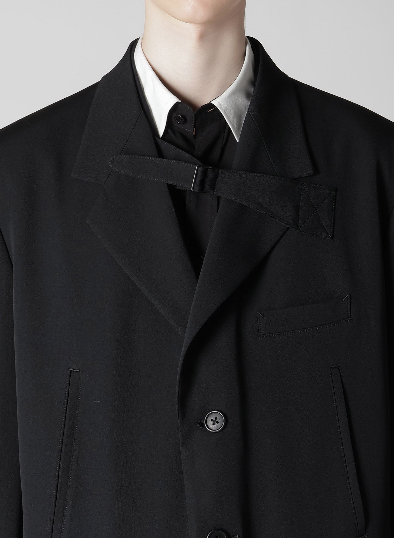 GABARDINE LAPEL BUCKLE TAB JACKET