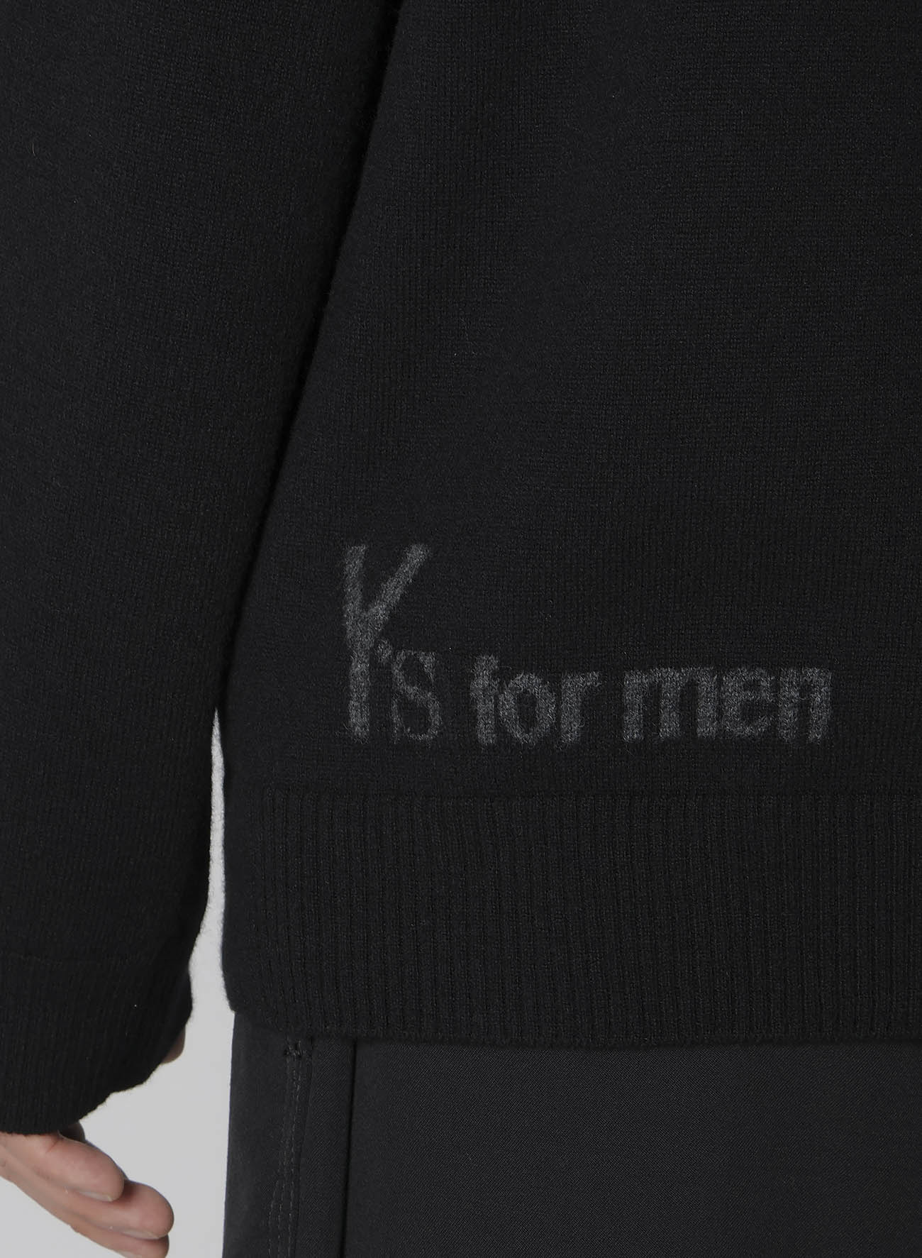 TURTLE NECK INTARSIA KNIT WITH "Y's for men" LOGO