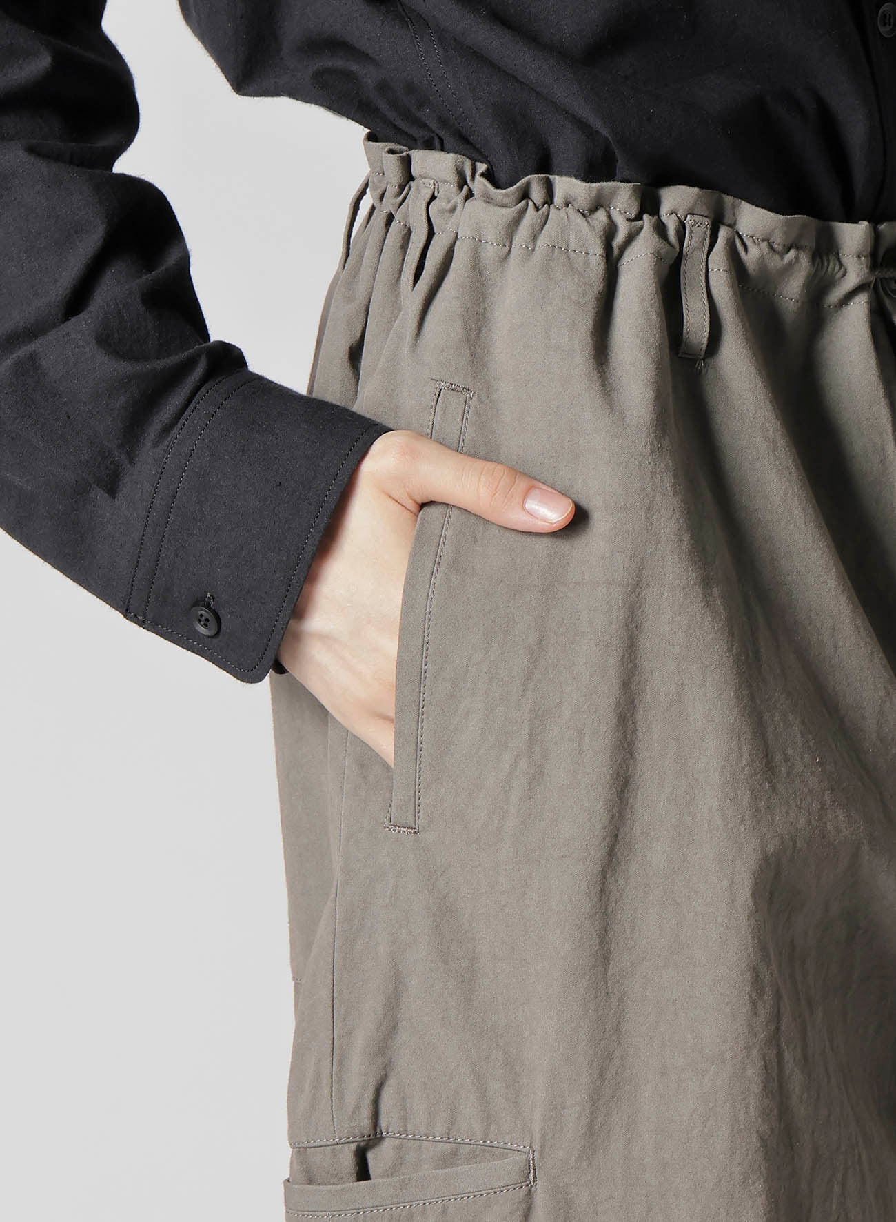 【1/11 10:00(JST) Release】COTTON POPLIN PANTS WITH RIGHT AND LEFT LEG POCKETS