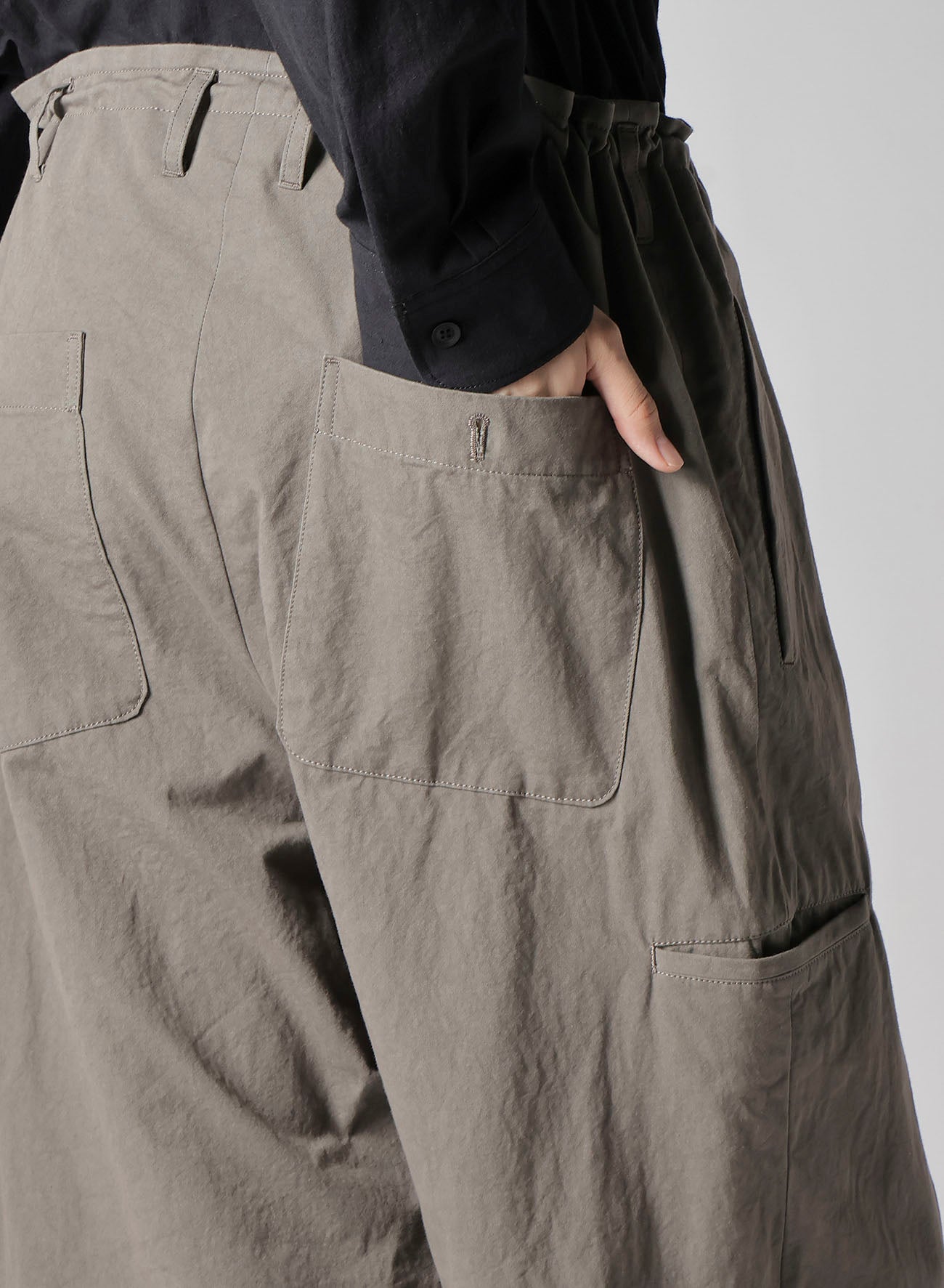 【1/11 10:00(JST) Release】COTTON POPLIN PANTS WITH RIGHT AND LEFT LEG POCKETS