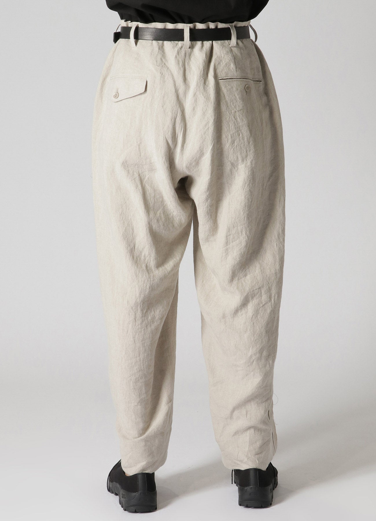 40 LINEN SIDE POINT TUCK PANTS