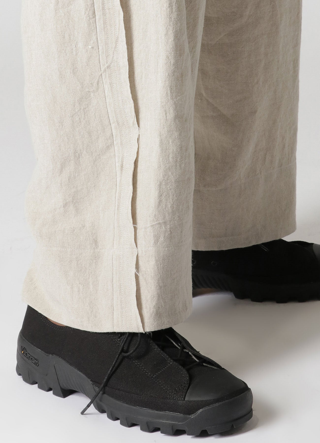 40 LINEN SIDE POINT TUCK PANTS