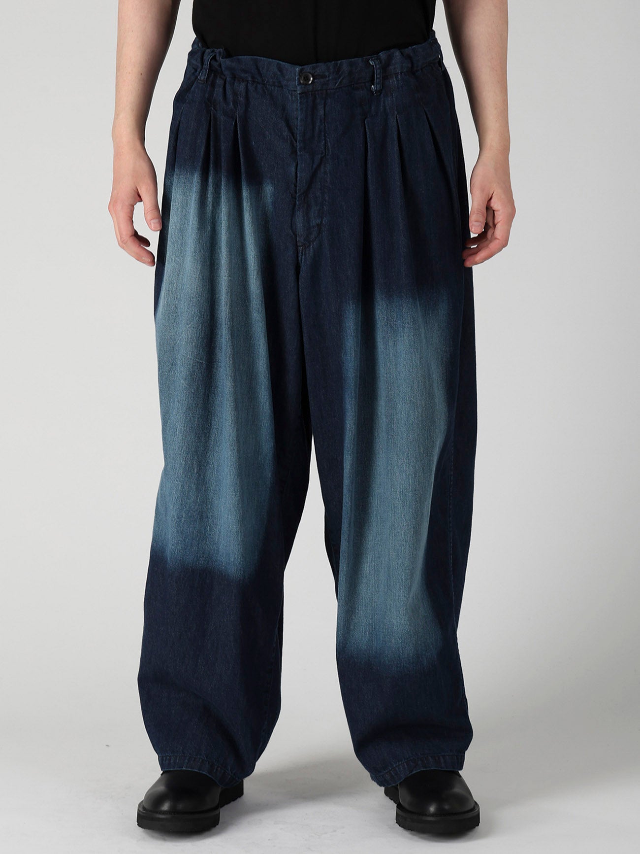 SPOTTED DENIM 12 TUCKS PANTS