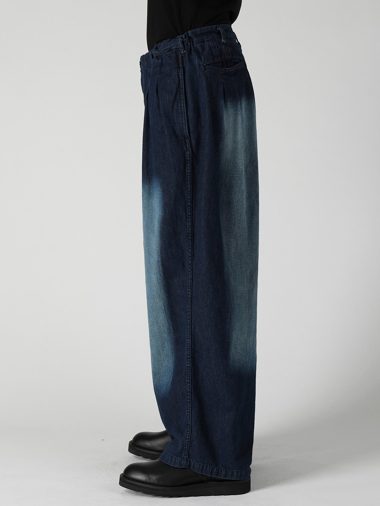 SPOTTED DENIM 12 TUCKS PANTS