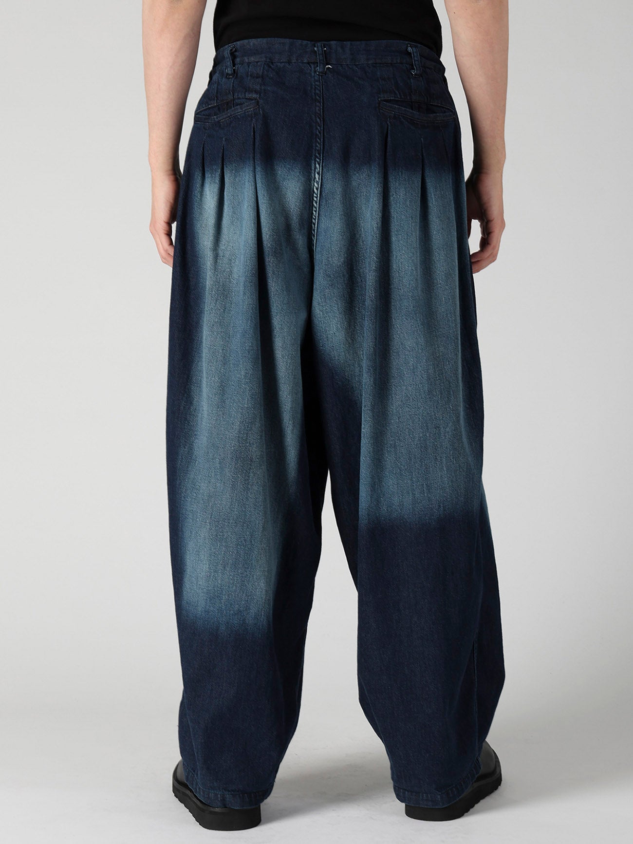 SPOTTED DENIM 12 TUCKS PANTS