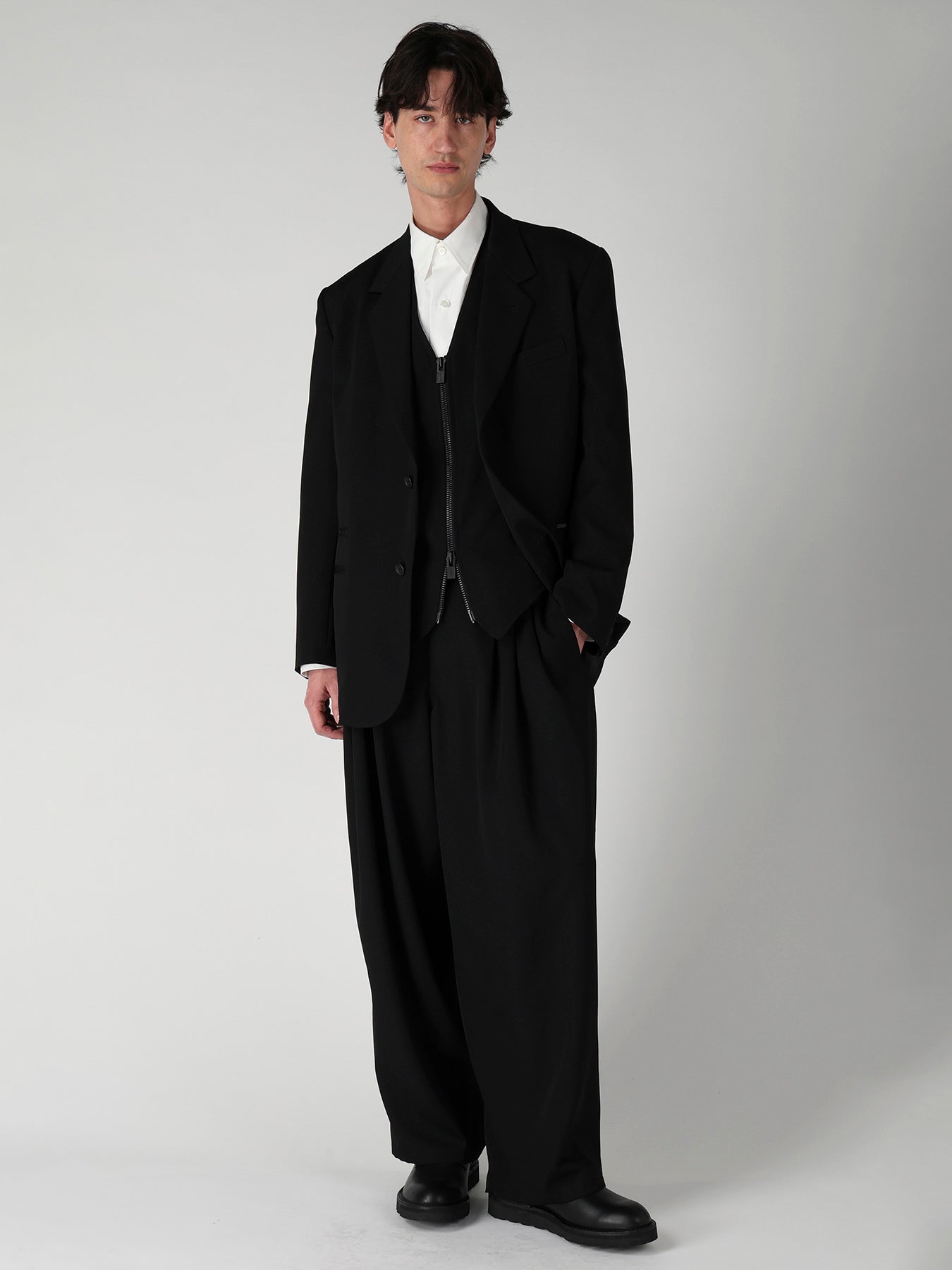 WOOL GABARDINE FRONT ZIP VEST