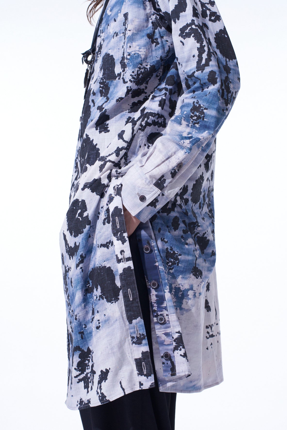 FLORAL PRINT BUTTON SLITS LONG SHIRT