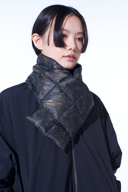 【S'YTE X TAION】DAHLIA CAMOUFLAGE QUILTED DOWN REVERSIBLE SCARF