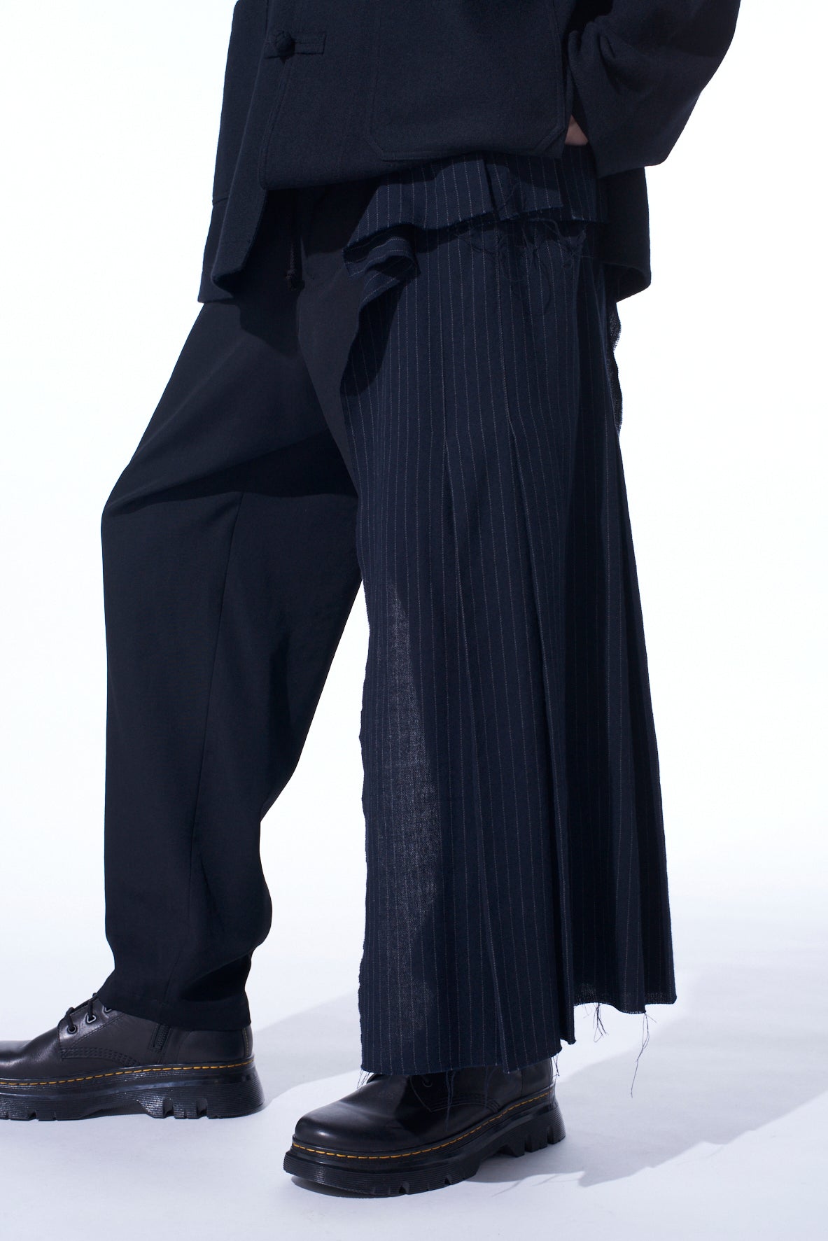 WASHER WOOL GABARDINE PLEATED WRAP PANTS