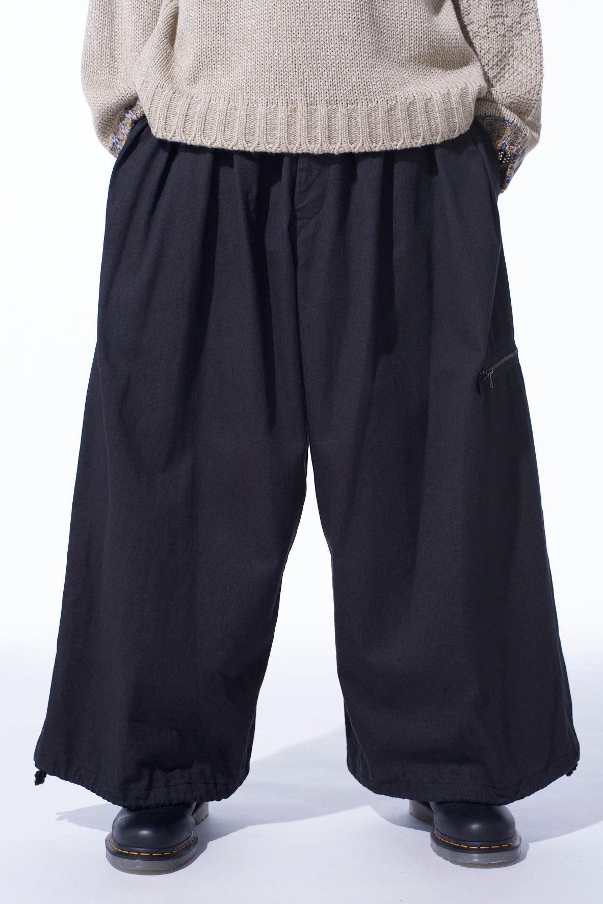 COTTON DRILL ZIPPER POCKET BALLOON PANTS