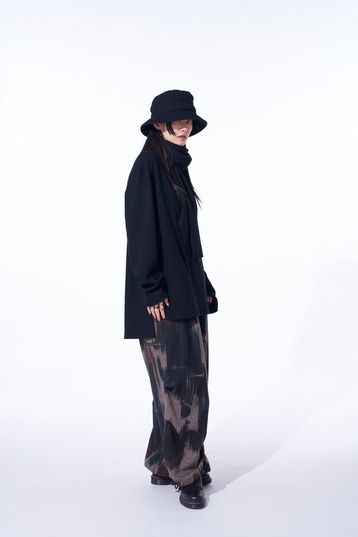 CAMOUFLAGE TWEED KNEE TUCK WIDE PANTS