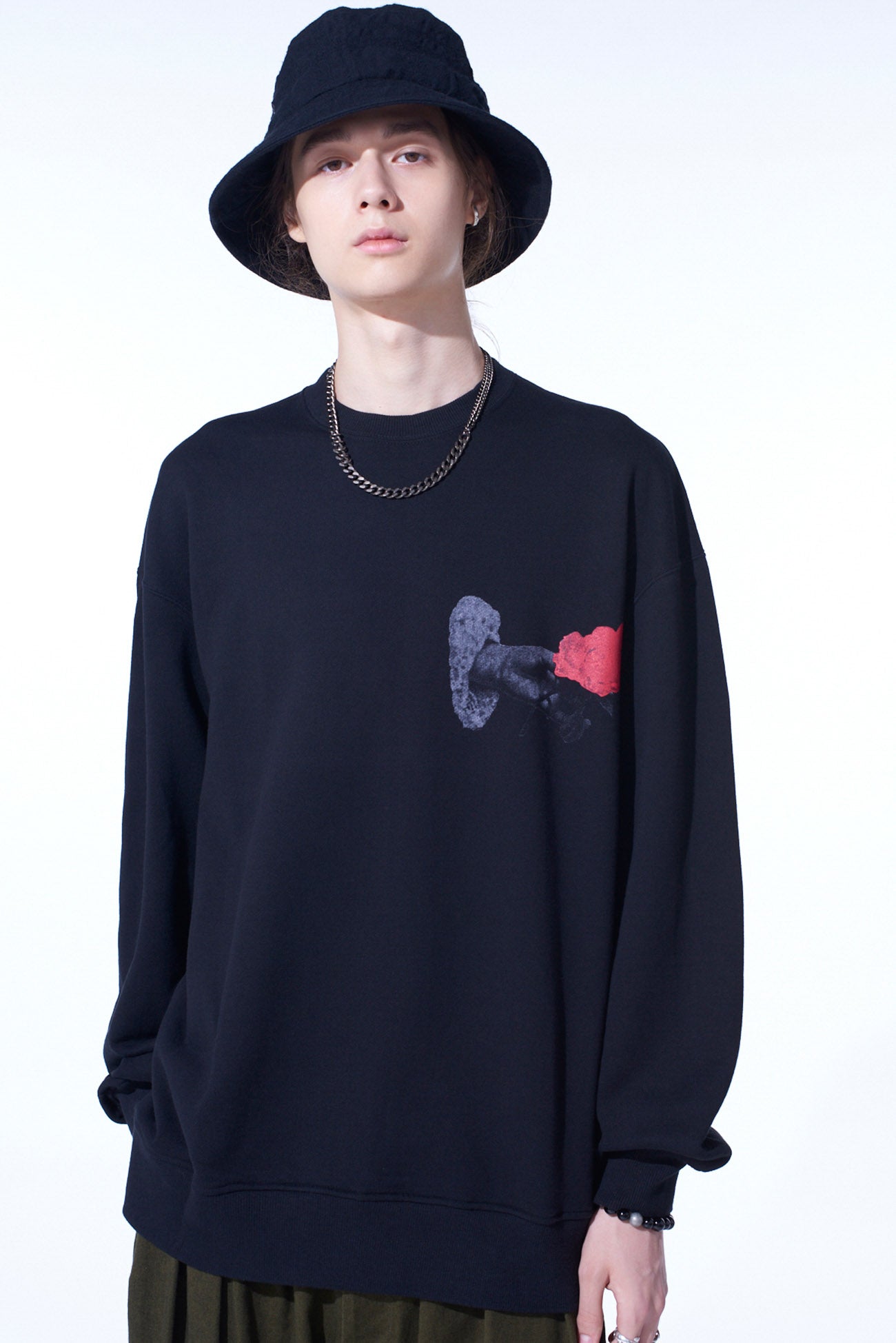 "ROSE IN THE HAND" GRAPHIC PULLOVER