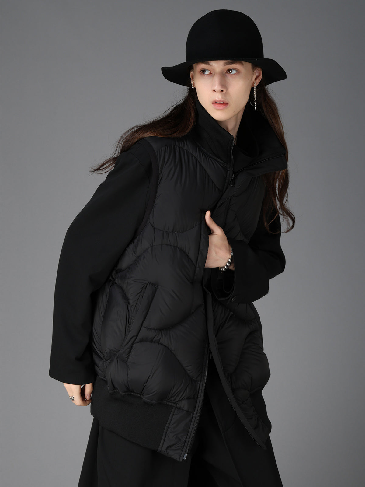 S'YTE X TAION REVERSIBLE UTILITY POUCH DOWN VEST