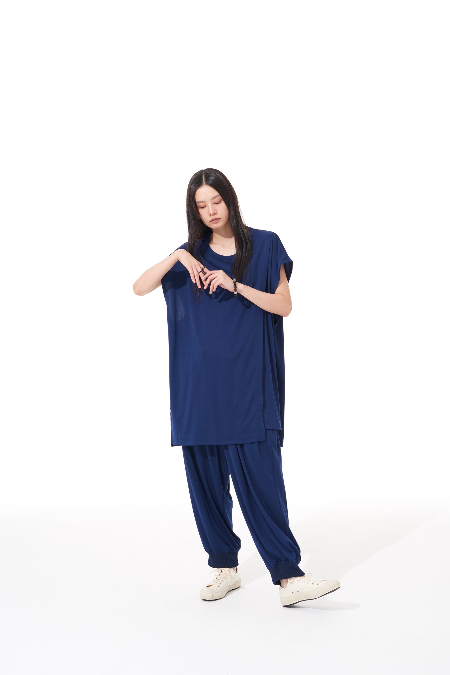 HIGH-GAUGE POLYESTER SMOOTH JERSEY  PANTS WITH RIBBED HEMS