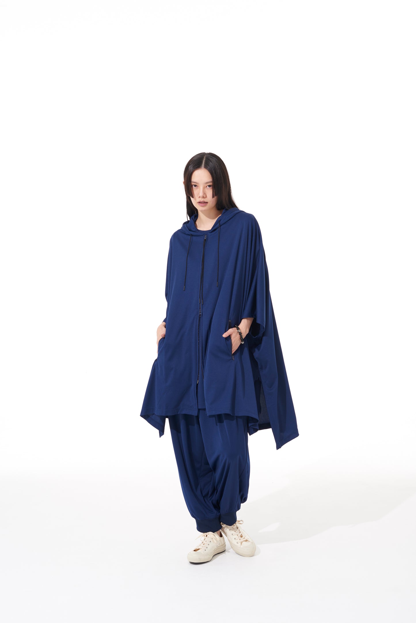 HIGH-GAUGE POLYESTER SMOOTH JERSEY HOODIE PONCHO