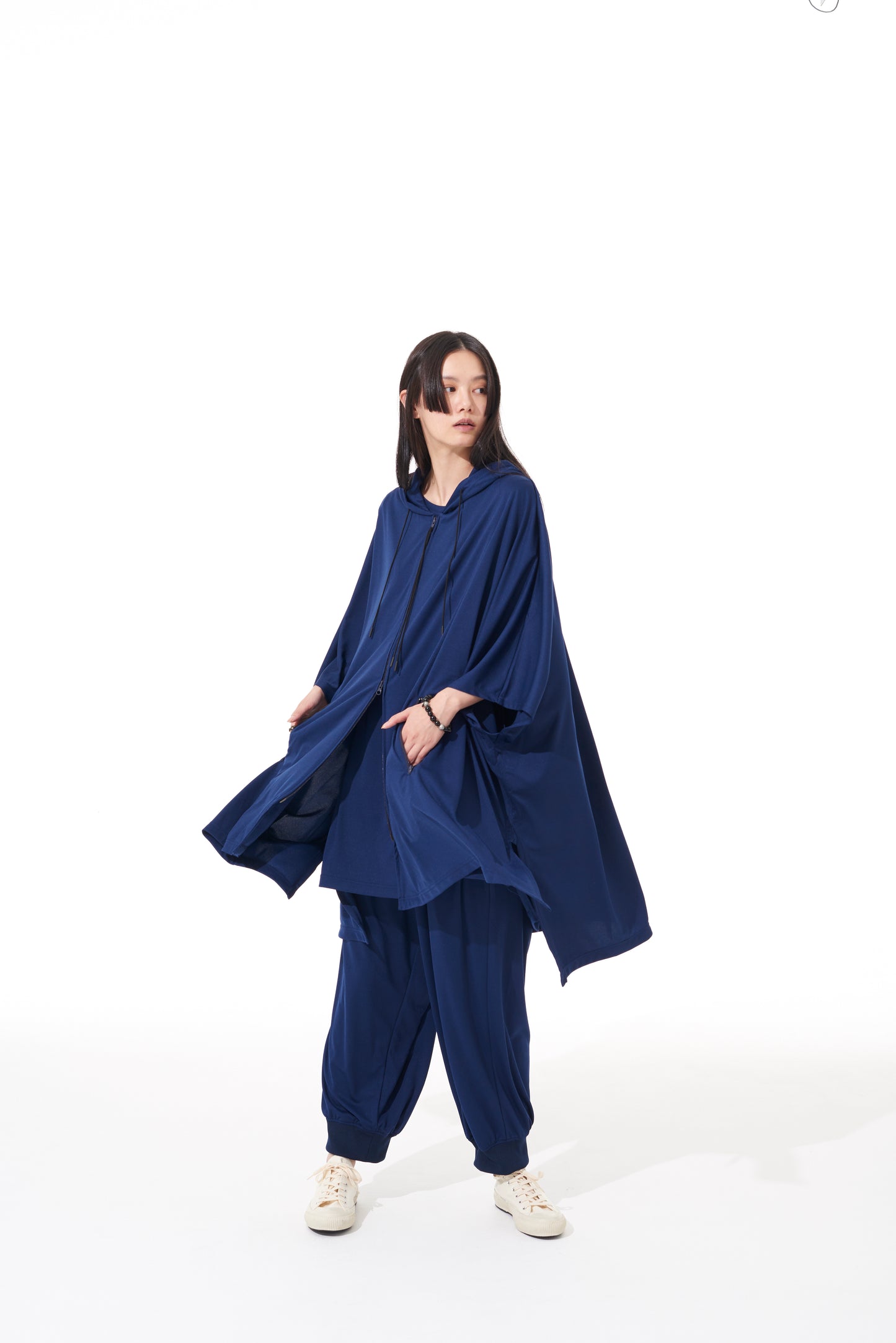 HIGH-GAUGE POLYESTER SMOOTH JERSEY HOODIE PONCHO