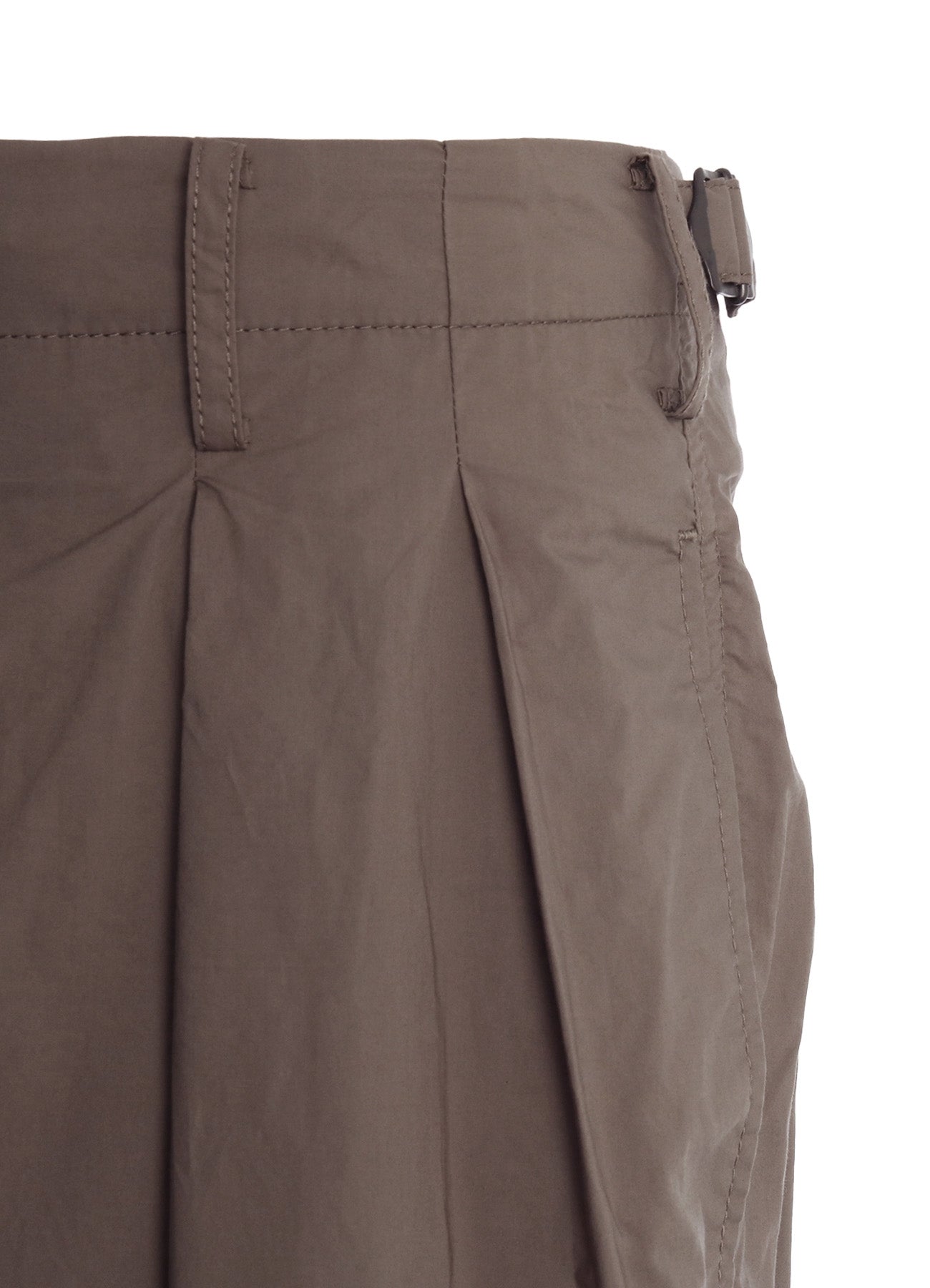 COTTON TYPEWRITER 2-TUCK SHORT PANTS