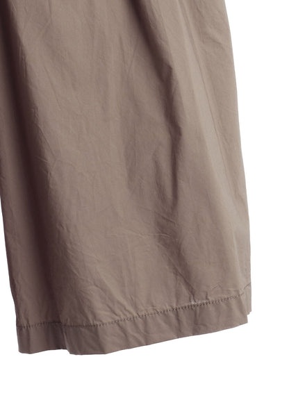 COTTON TYPEWRITER 2-TUCK SHORT PANTS