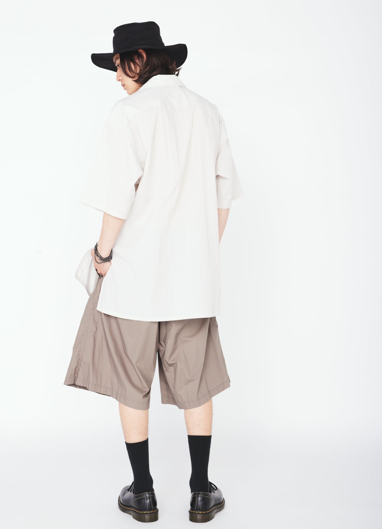 COTTON TYPEWRITER 2-TUCK SHORT PANTS