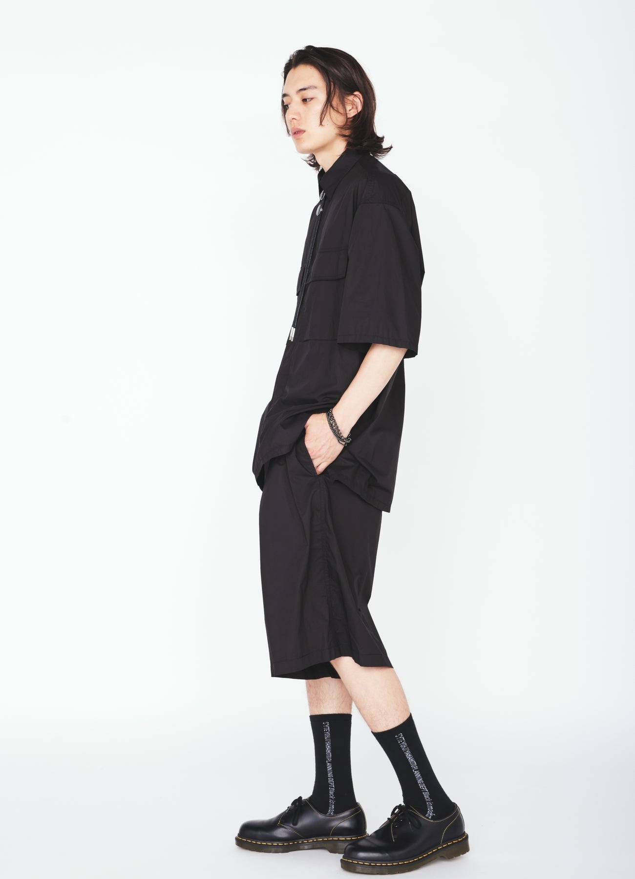 COTTON TYPEWRITER 2-TUCK SHORT PANTS