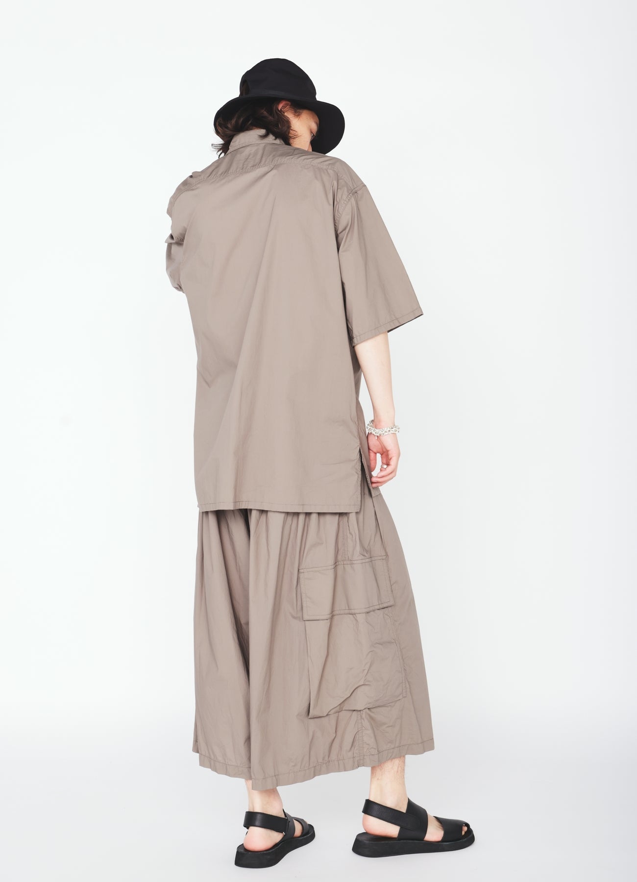 COTTON TYPEWRITER 2-TUCK SIDE-POCKET CULOTTE PANTS