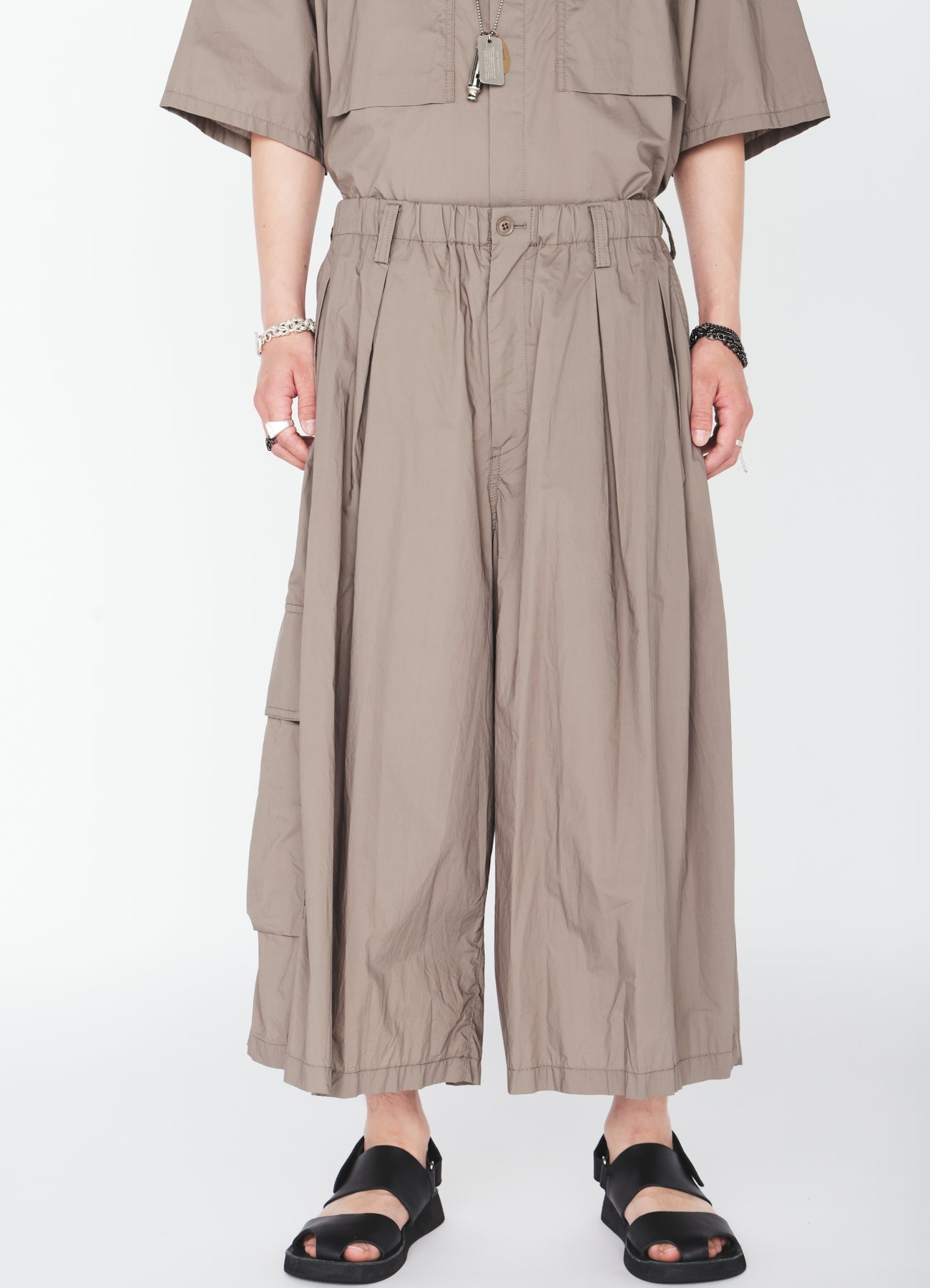 COTTON TYPEWRITER 2-TUCK SIDE-POCKET CULOTTE PANTS