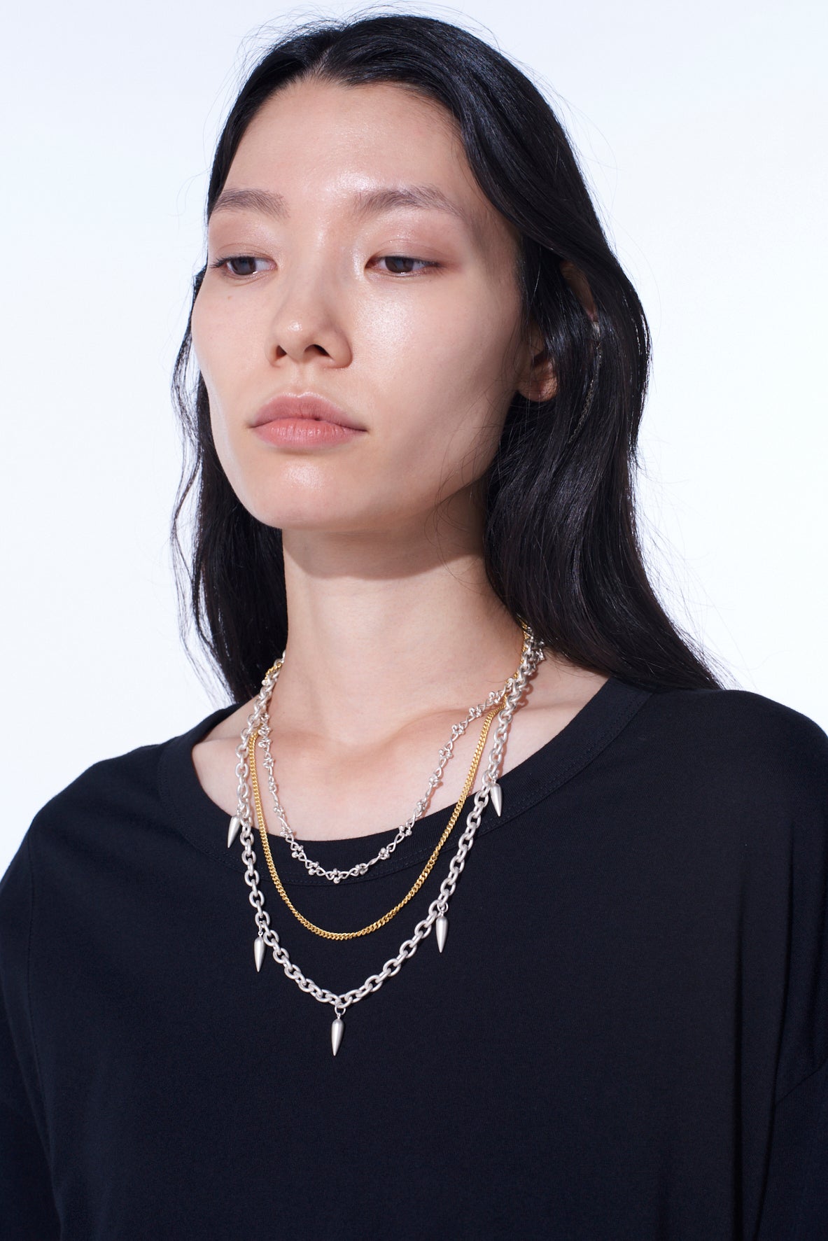 STUDS CONTRASTED TRIPLE CHAIN NECKLACE