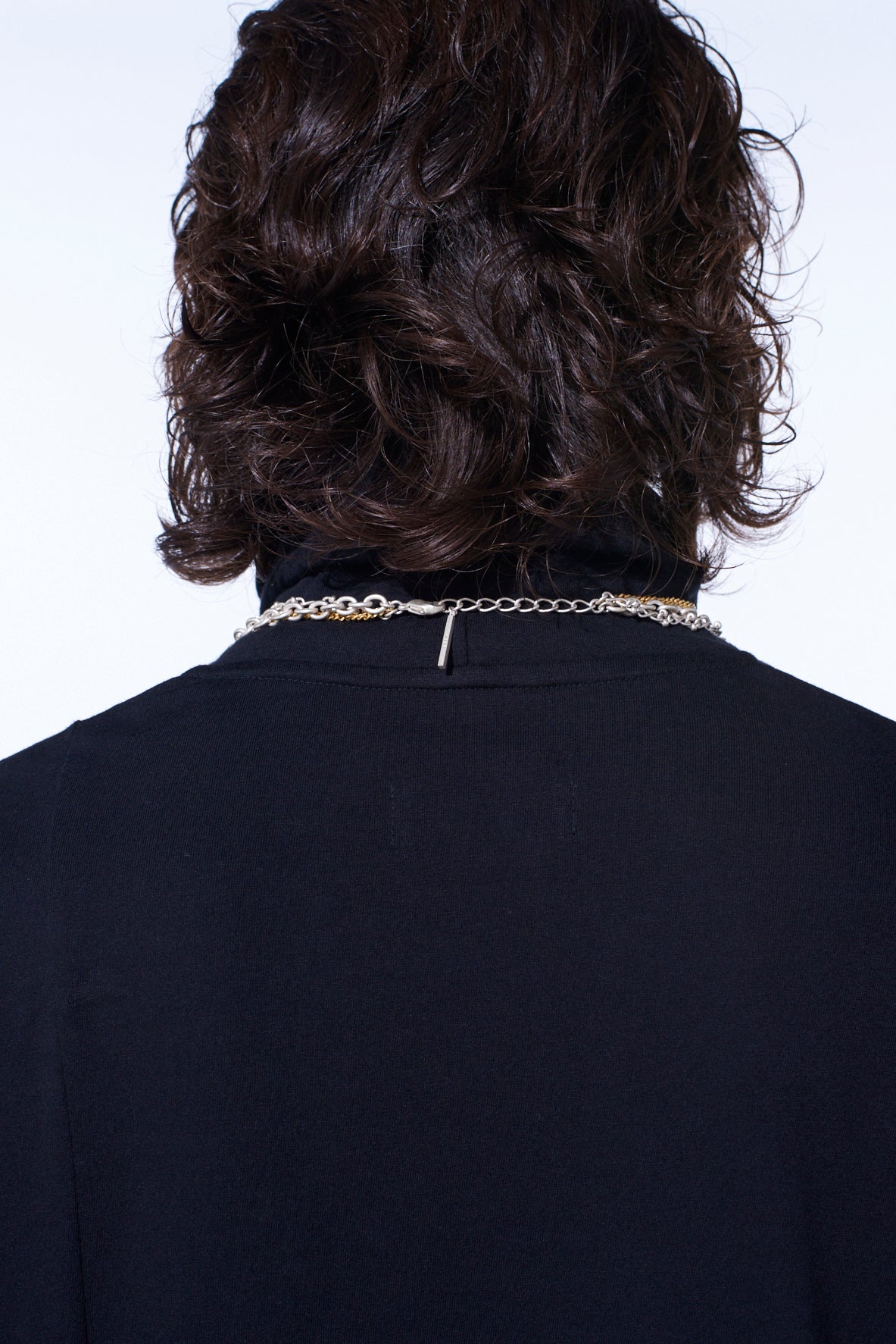 STUDS CONTRASTED TRIPLE CHAIN NECKLACE