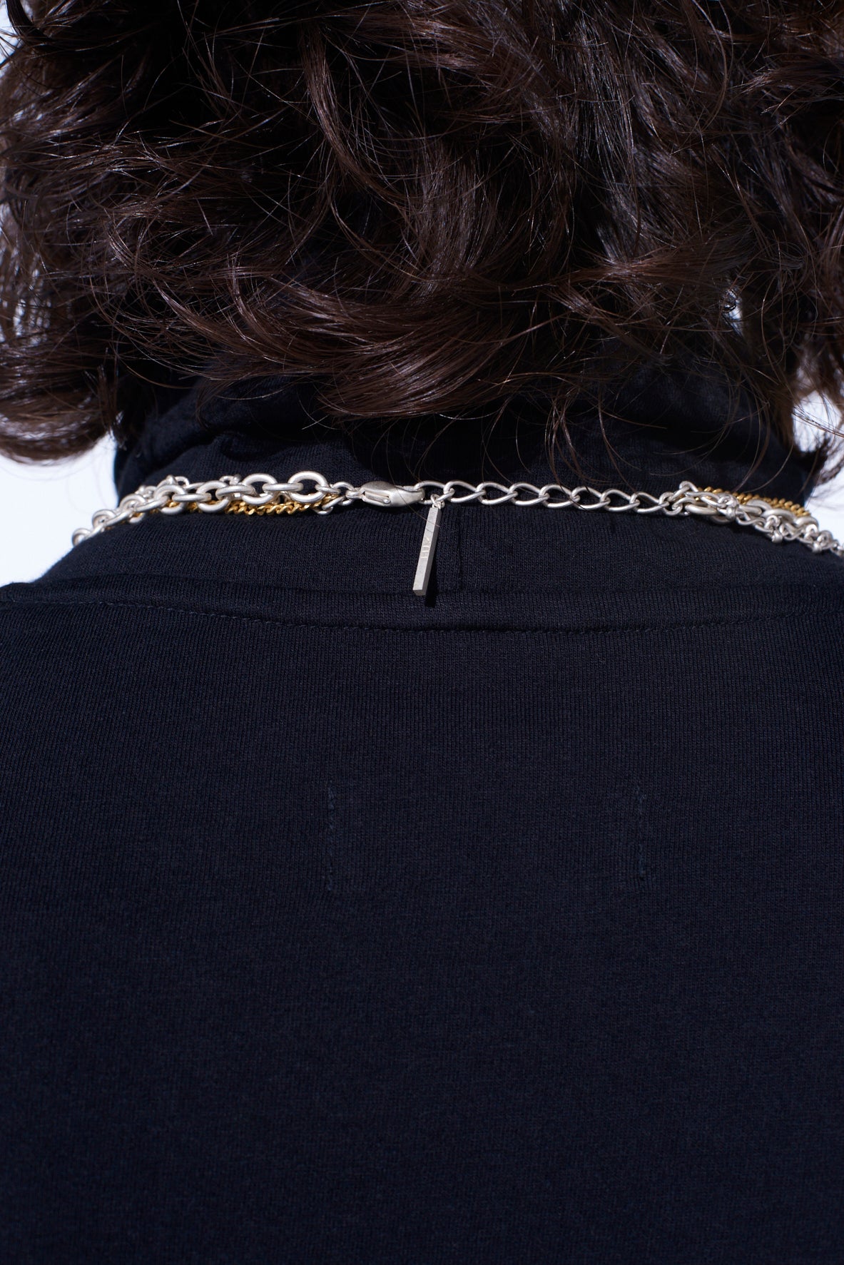 STUDS CONTRASTED TRIPLE CHAIN NECKLACE