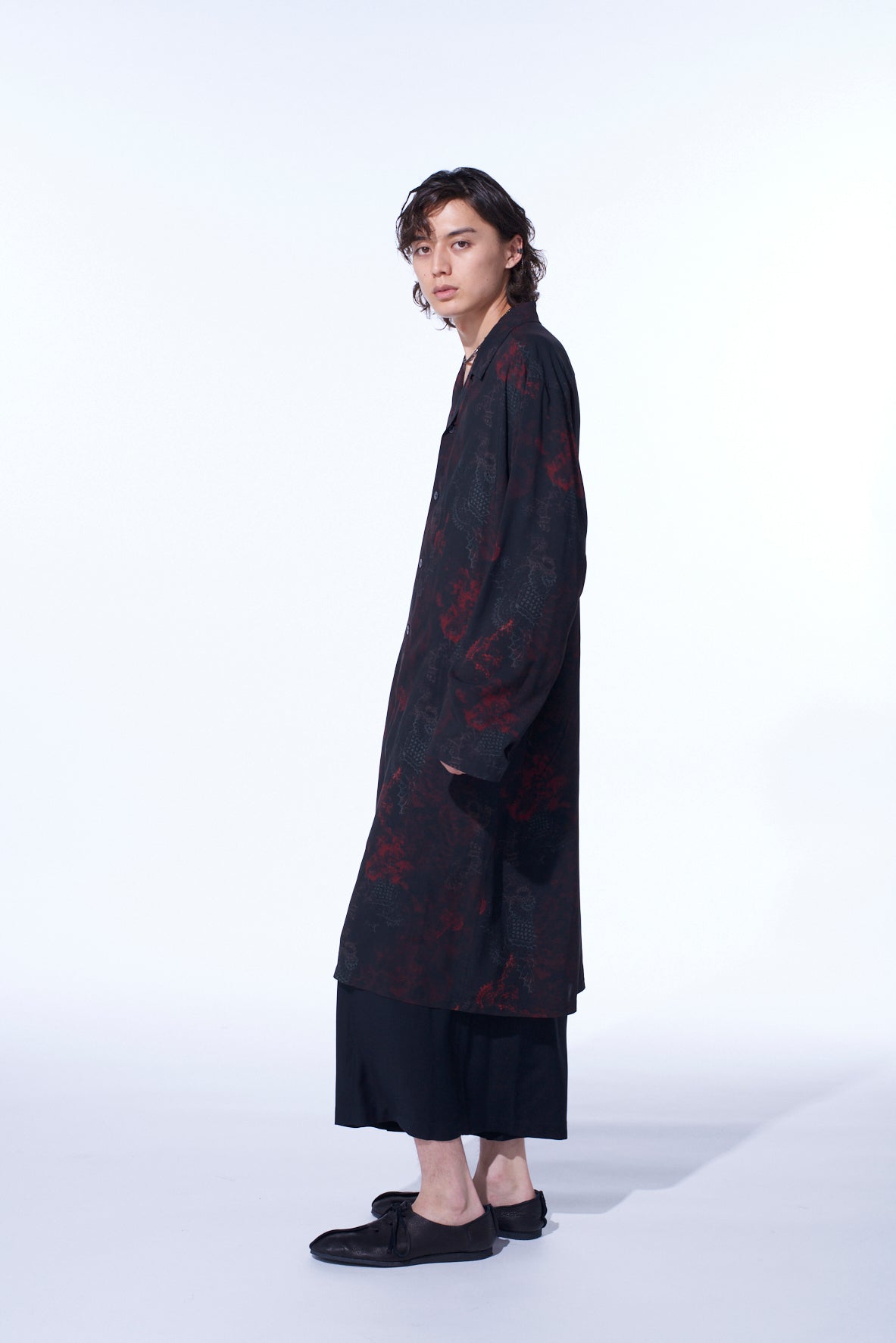 RAYON CRIMSON LACE PRINT OPEN-COLLAR LONG SHIRT
