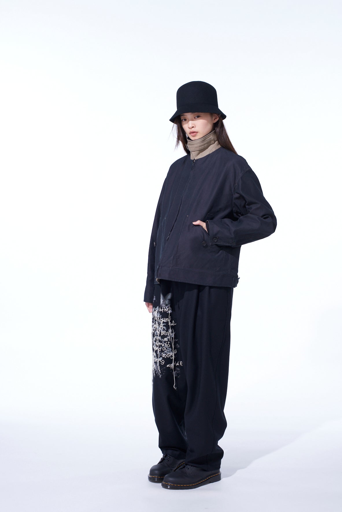 LAMB WOOL PRINTED MESSEGE EMBROIDERY 2 TUCK SUSPENDER PANTS
