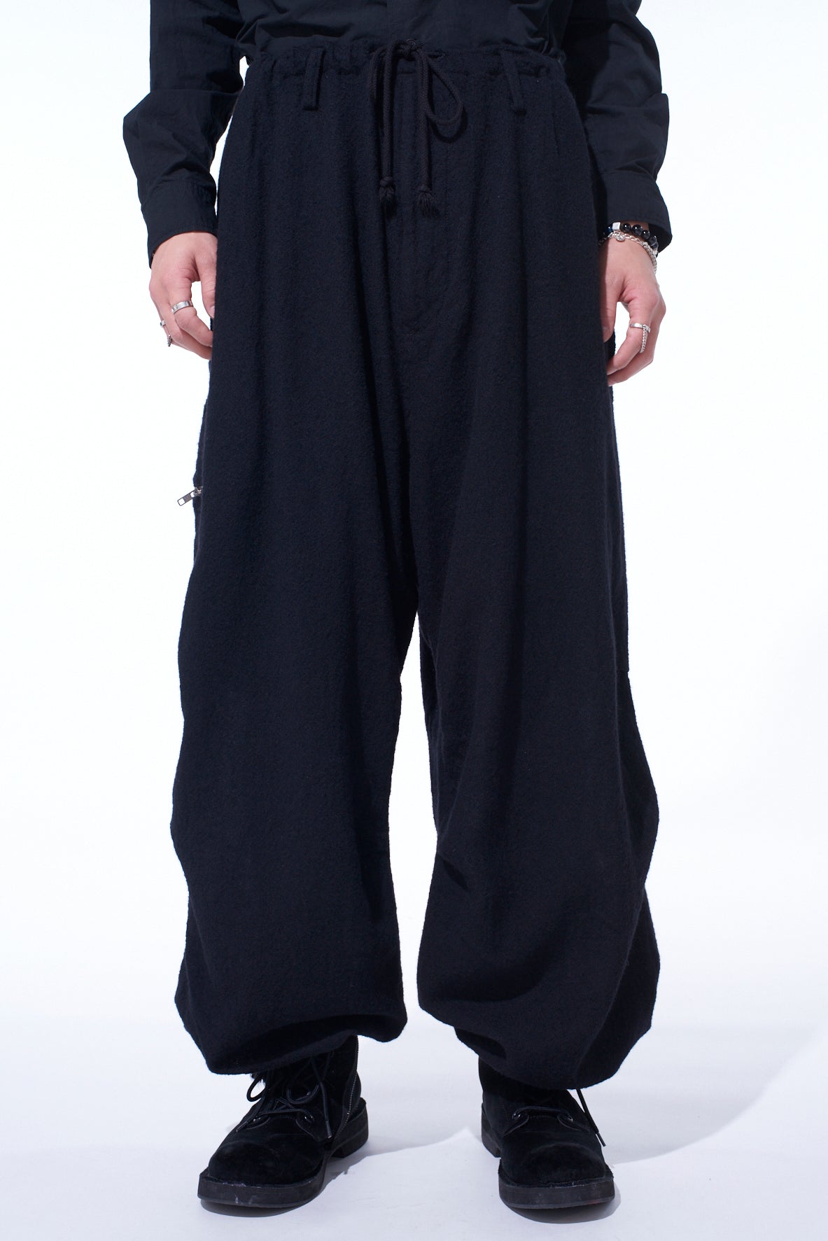 WOOL GAUZE KNEE TUCK PANTS