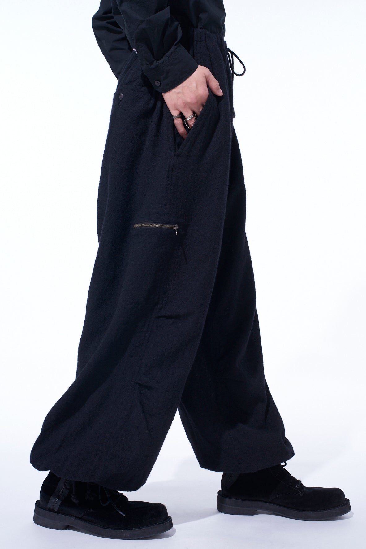 WOOL GAUZE KNEE TUCK PANTS