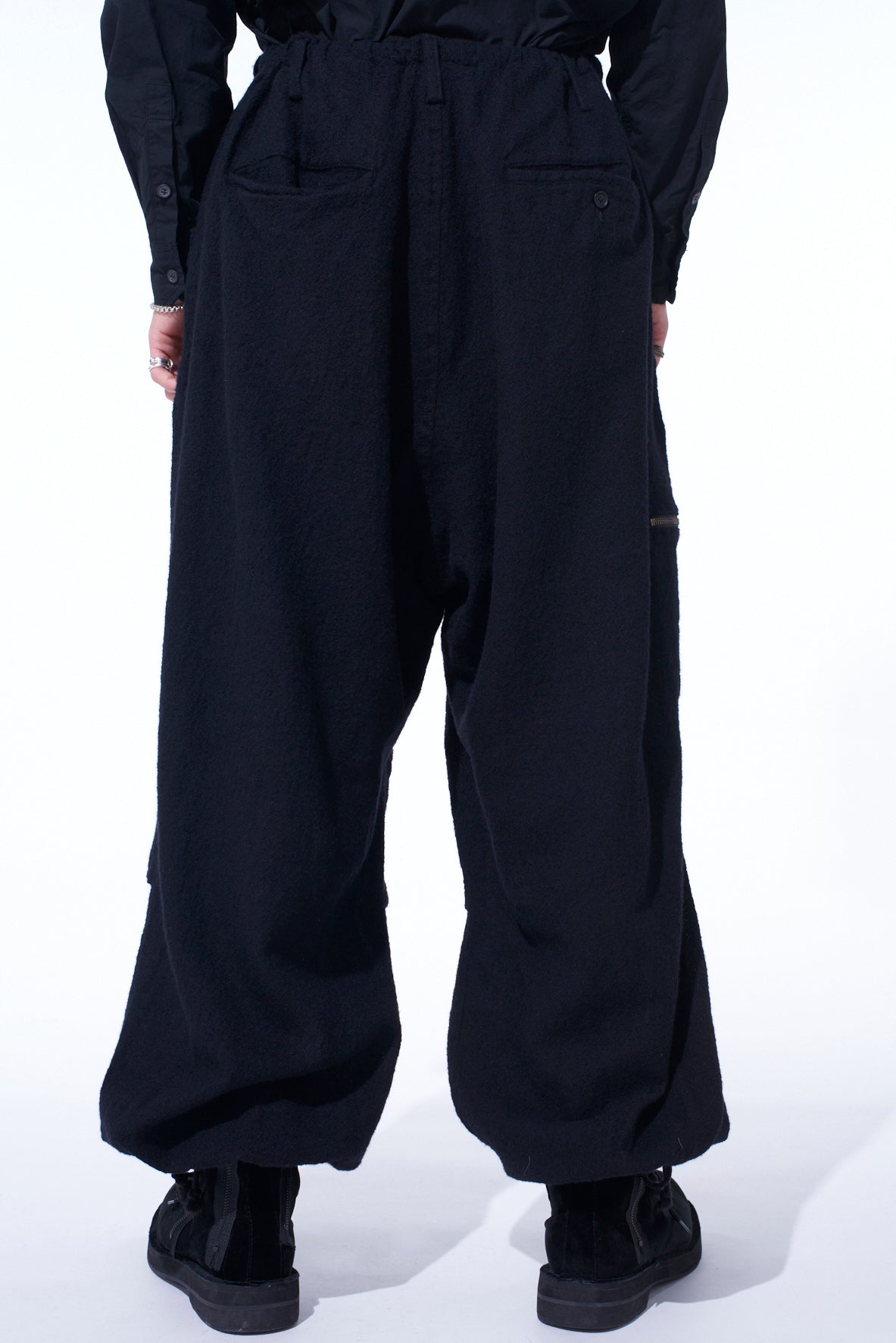 WOOL GAUZE KNEE TUCK PANTS