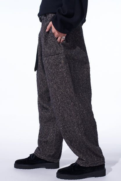 BRUSHED TWILL NEEDLE PUNCH TAPERED PANTS