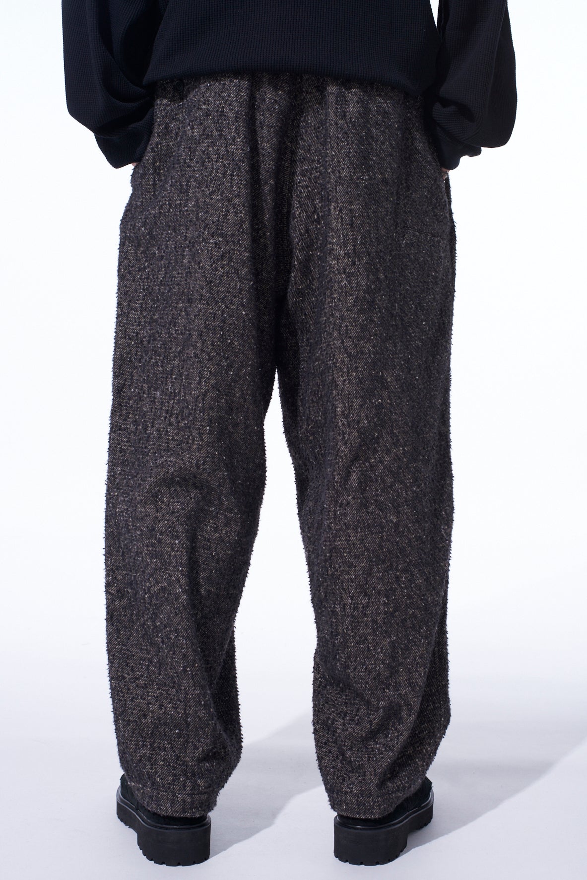 BRUSHED TWILL NEEDLE PUNCH TAPERED PANTS