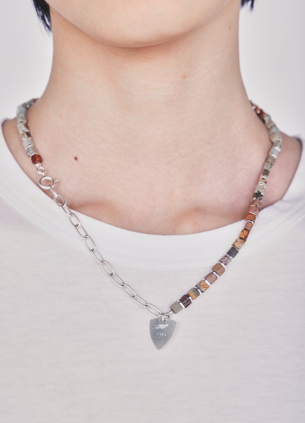 PICK ACCENT COLOR-CUBE NECKLACE