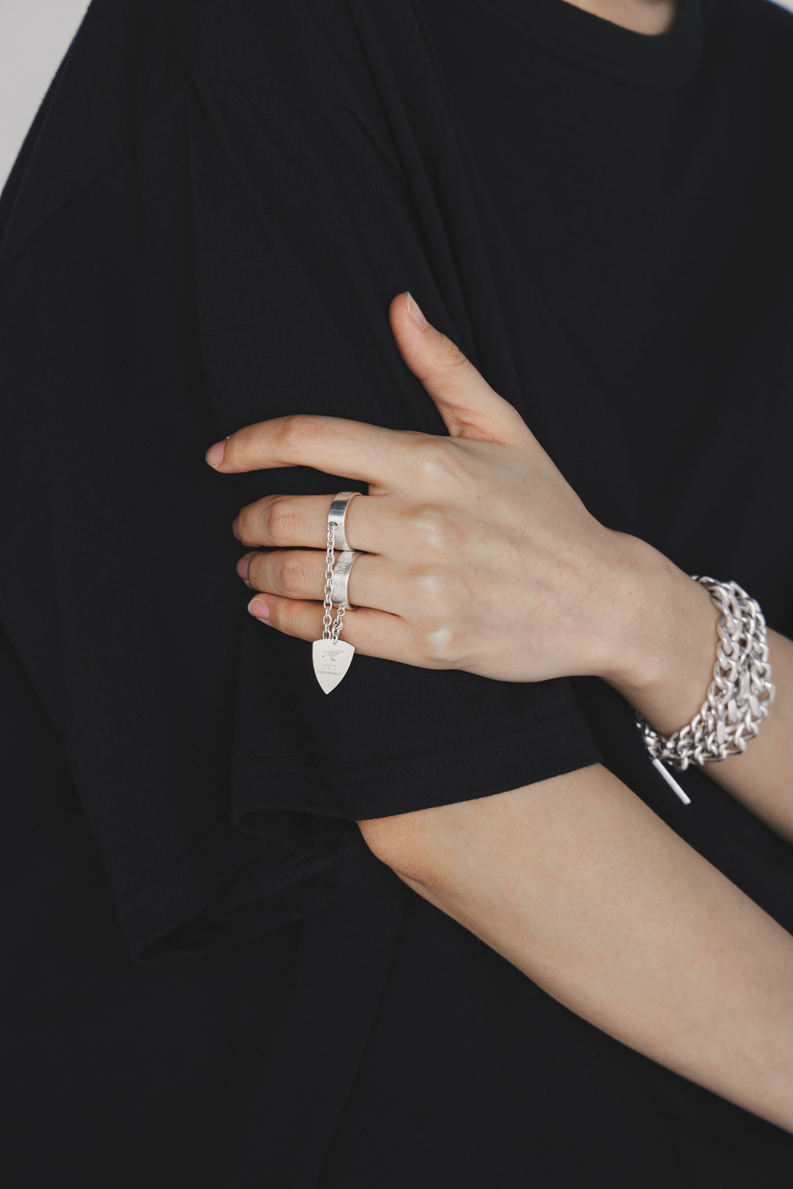 PICK ACCENT CHAIN‑LINKED DOUBLE RING – THE SHOP YOHJI YAMAMOTO
