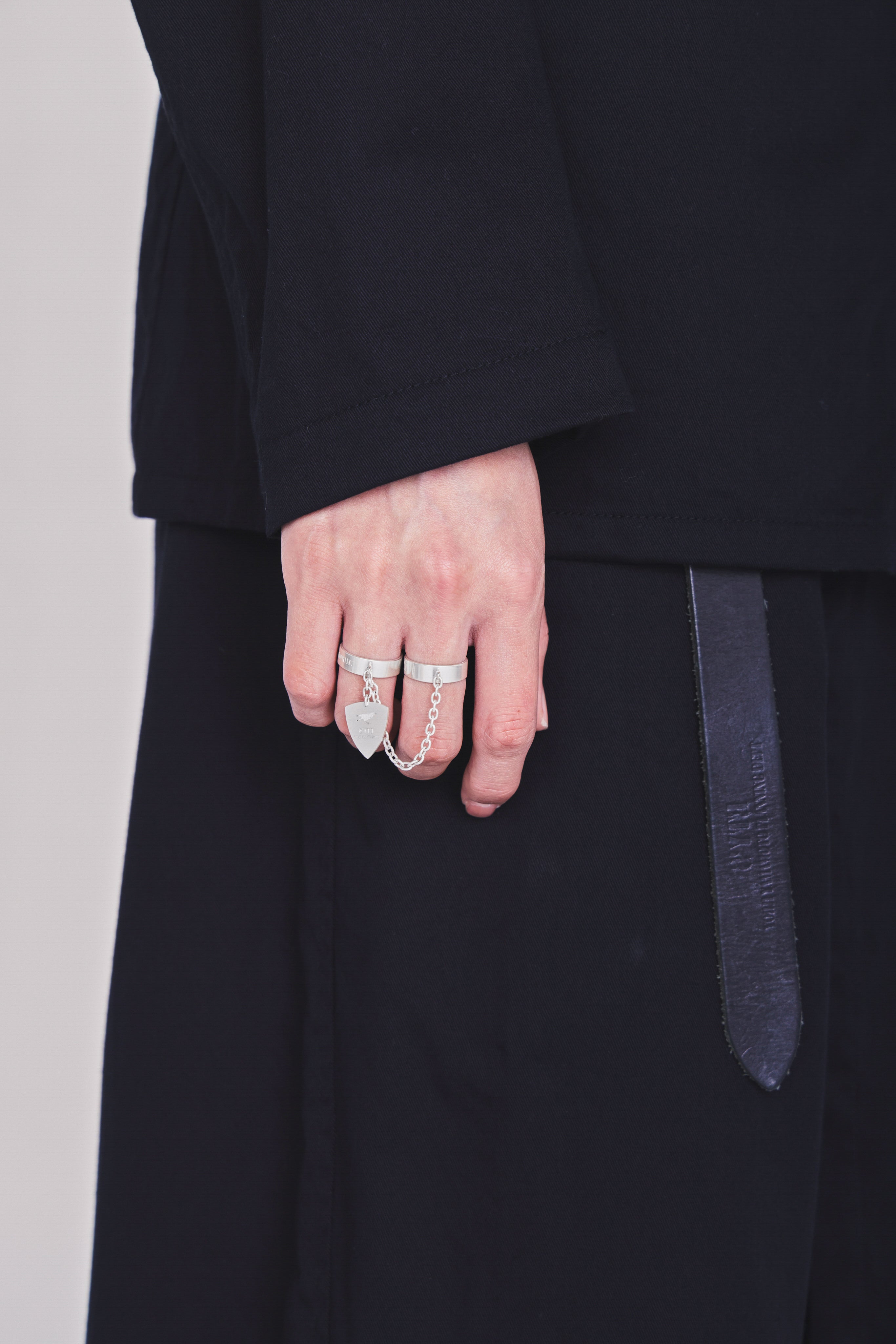PICK ACCENT CHAIN‑LINKED DOUBLE RING – THE SHOP YOHJI YAMAMOTO