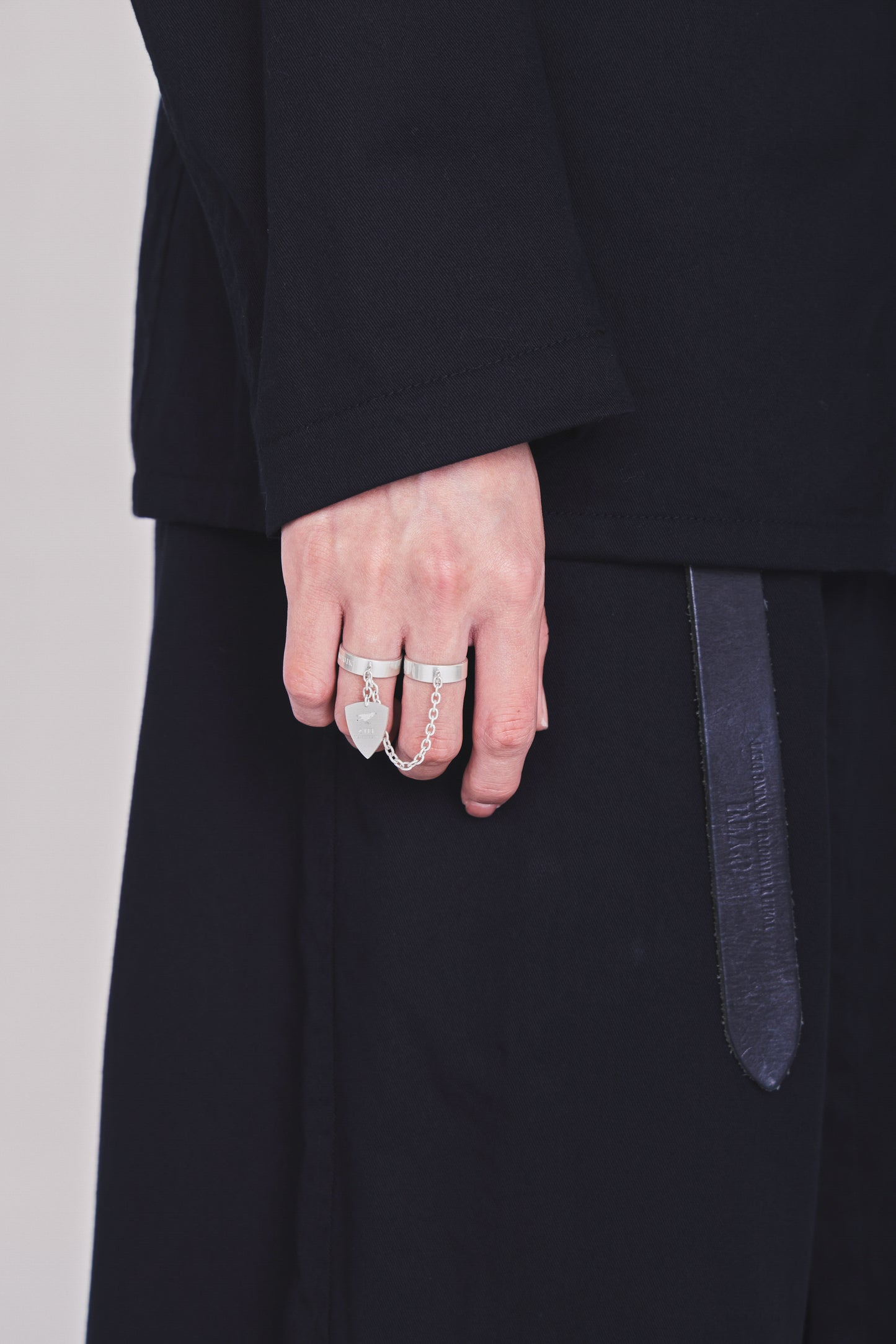 PICK ACCENT CHAIN‑LINKED DOUBLE RING