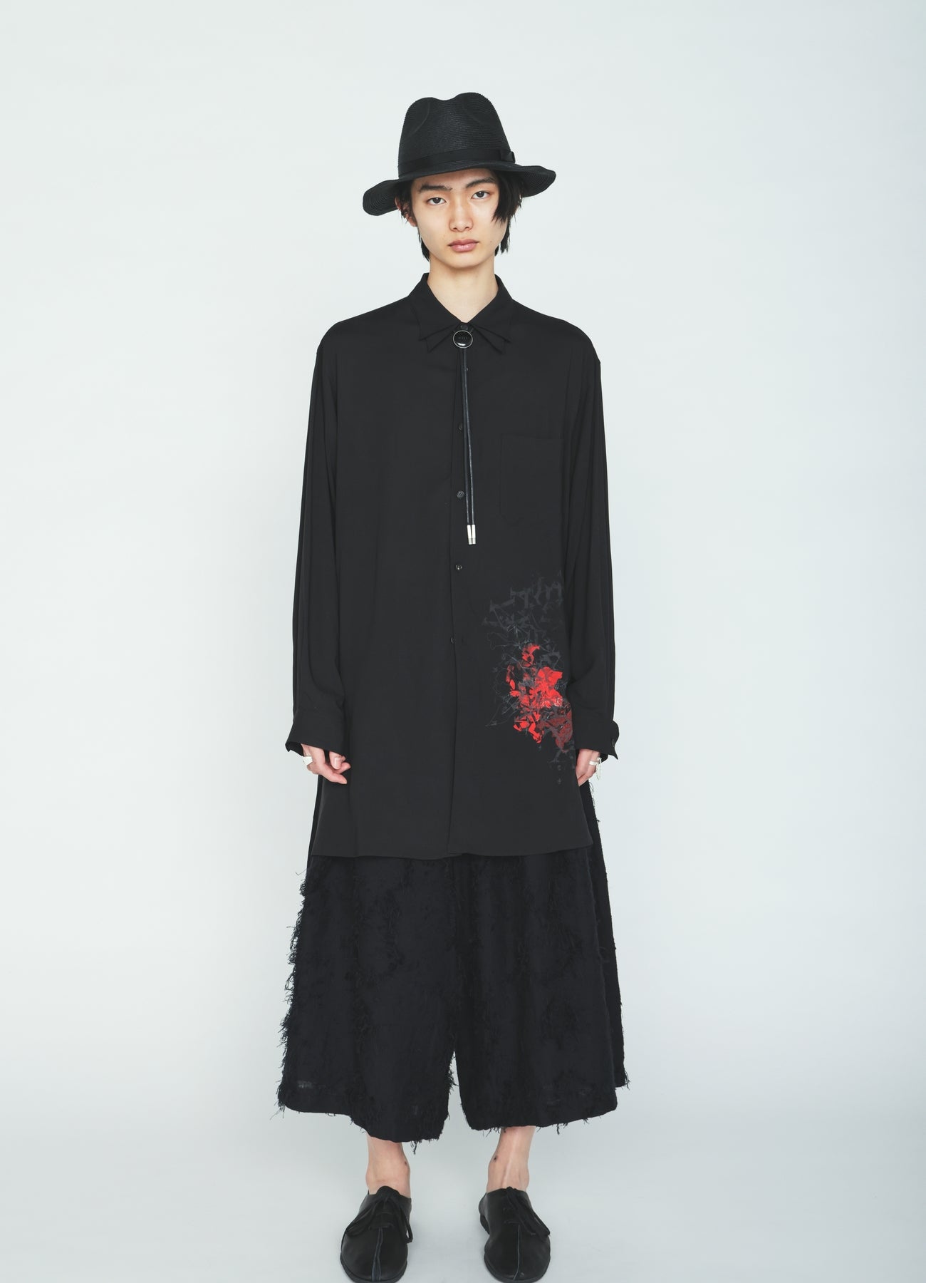 RAYON “Y” LETTER AND RED FLOWER PRINT LAYERED-COLLAR SHIRT