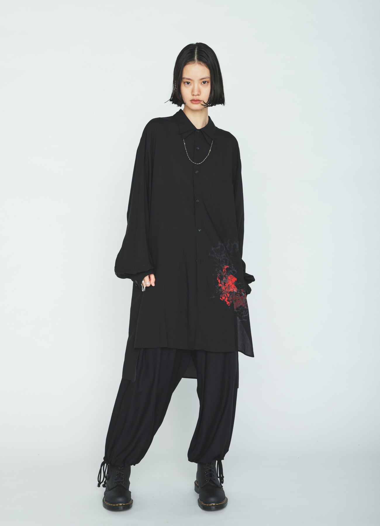 RAYON “Y” LETTER AND RED FLOWER PRINT LAYERED-COLLAR SHIRT