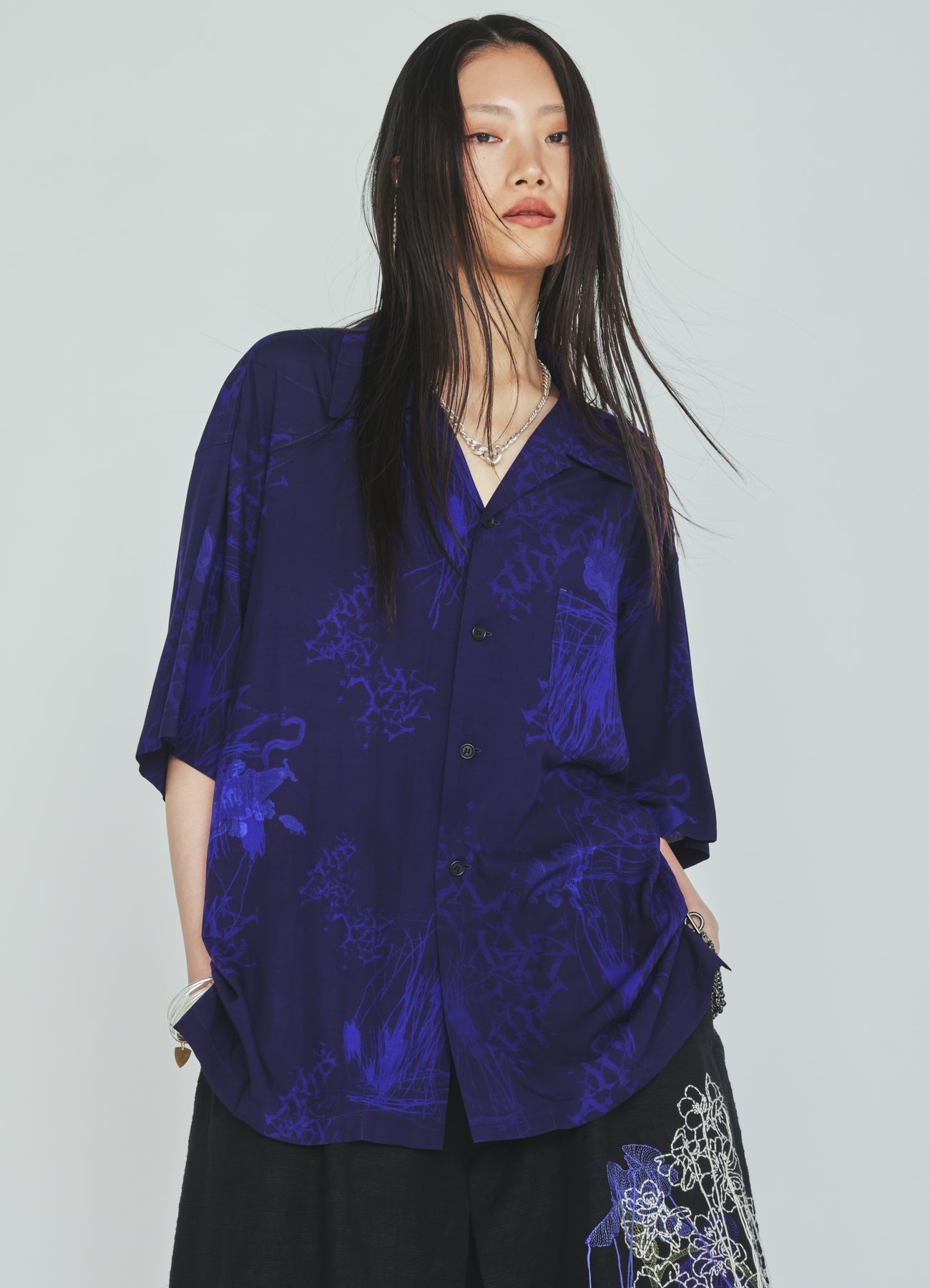 RAYON “Y” LETTER AND INDIAN MOTIF PRINT OPEN COLLAR SHIRT
