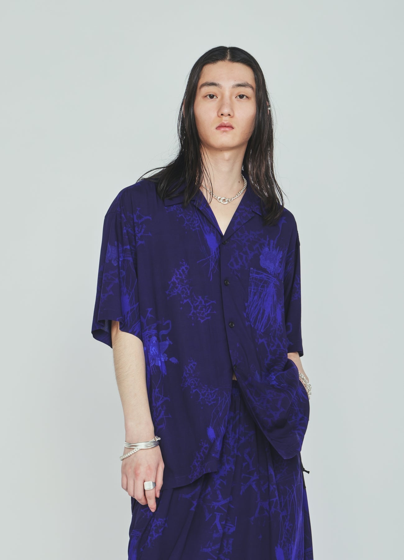 RAYON “Y” LETTER AND INDIAN MOTIF PRINT OPEN COLLAR SHIRT