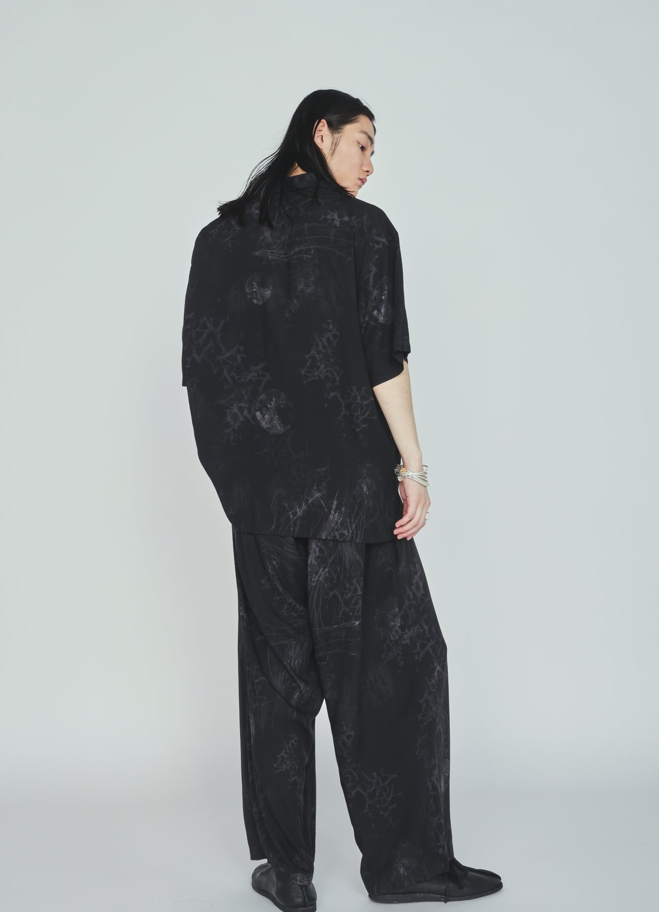 RAYON “Y” LETTER AND SUN‑MOON PRINT OPEN COLLAR SHIRT