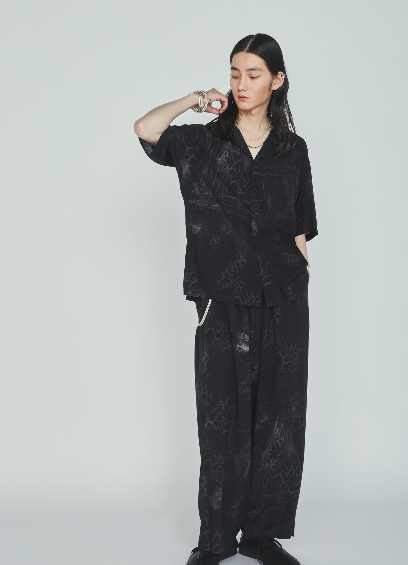 RAYON “Y” LETTER AND SUN‑MOON PRINT OPEN COLLAR SHIRT