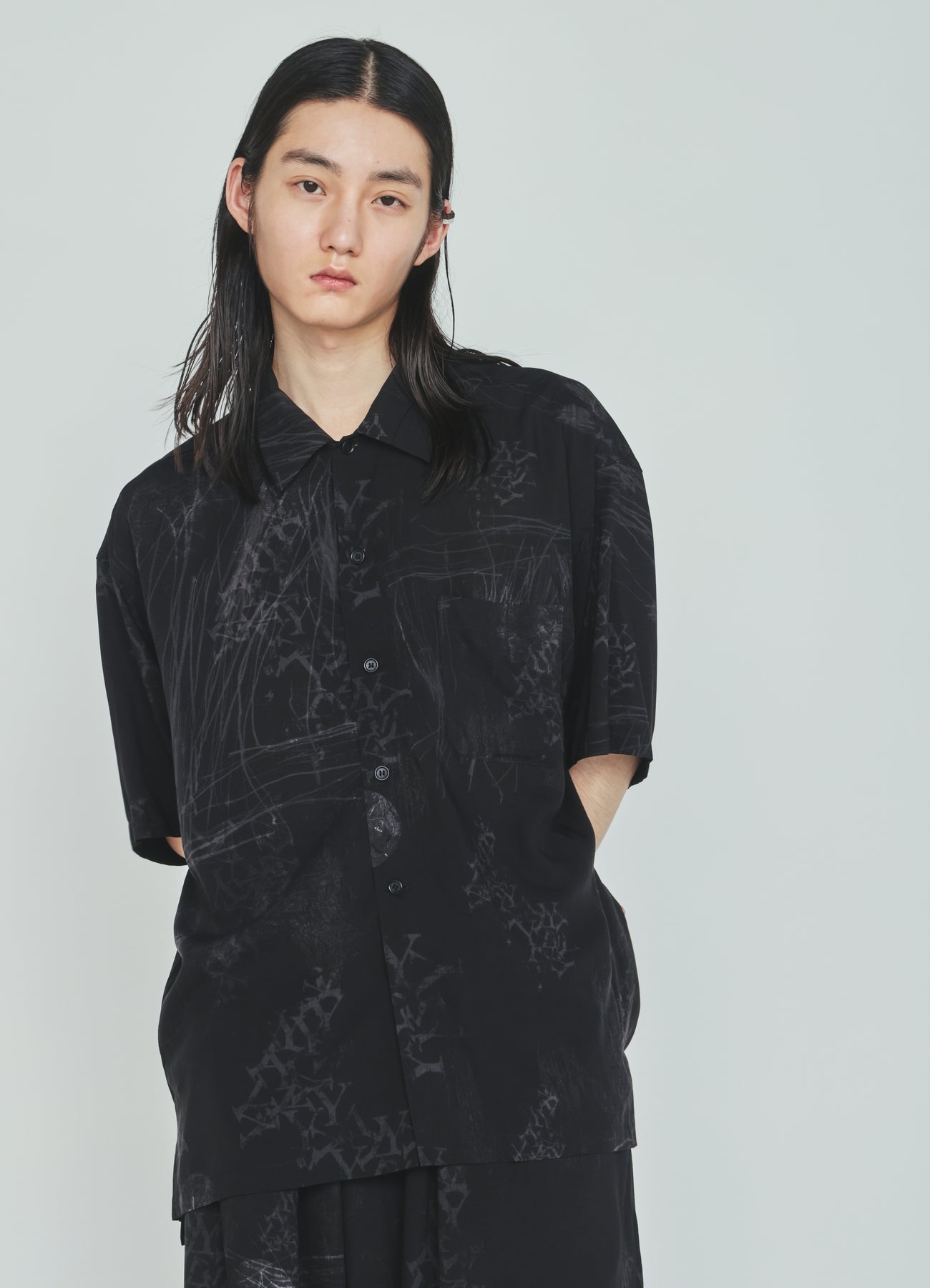 RAYON “Y” LETTER AND SUN‑MOON PRINT OPEN COLLAR SHIRT