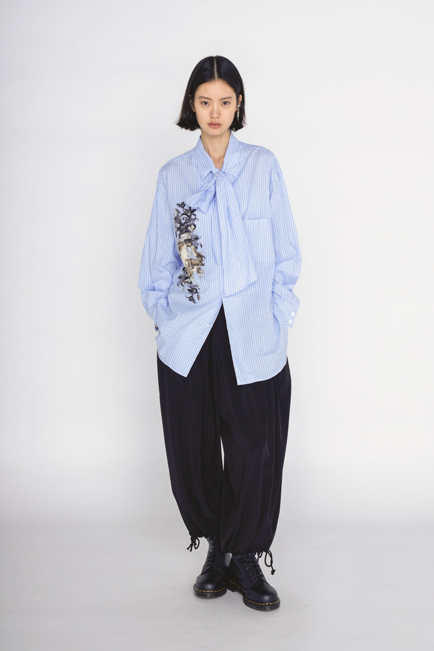 COTTON STRIPED HEAD IN HANDS PRINT RIBON SHIRT