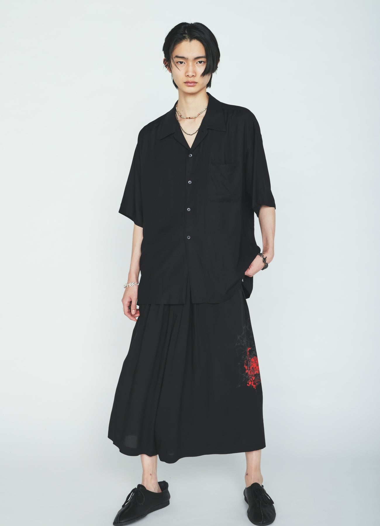 RAYON “Y” LETTER AND RED FLOWER PRINT CULOTTE PANTS